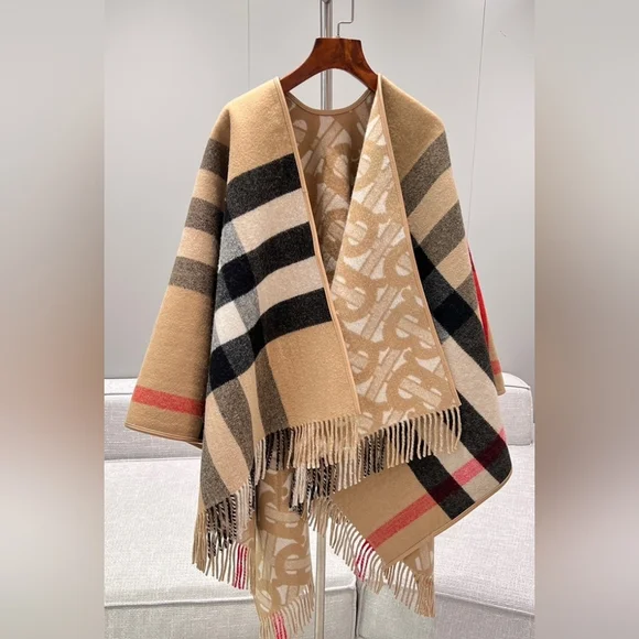 Burberry Reversible cashmere Cape - Picture 2 of 7